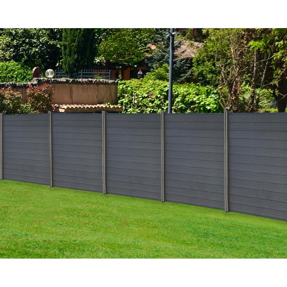 Wood-effect fence but in WPC, indestructible and durable Wood-effect fence but in WPC, indestructible and durable