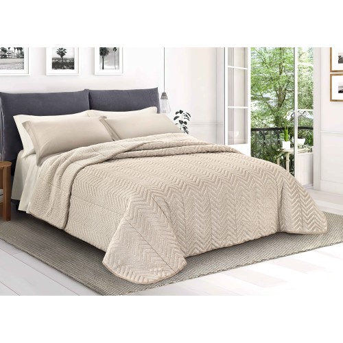 Soft quilt made of extra heavy faux fur