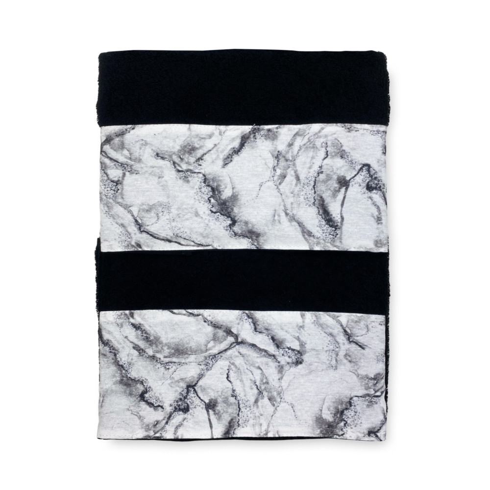 Serviettes noires avec bordure en marbre blanc