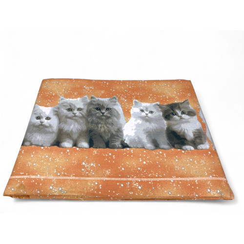 Full view double bed with kittens sheets - Continuous print on bed sheet and pillowcases