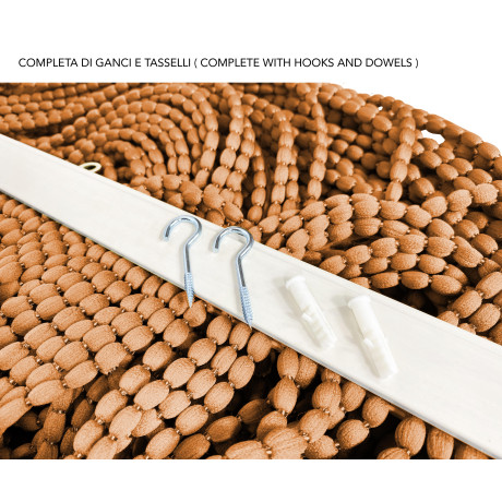 Rideau mariel perlé de couleur rouille avec anneaux coulissants sur barre de PVC
