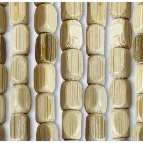 Türvorhang mit beigen Holzperlen und schwarzem Stab