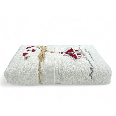 Conjunto de baño tirolés en rizo crema con detalles bordados de temática chalet